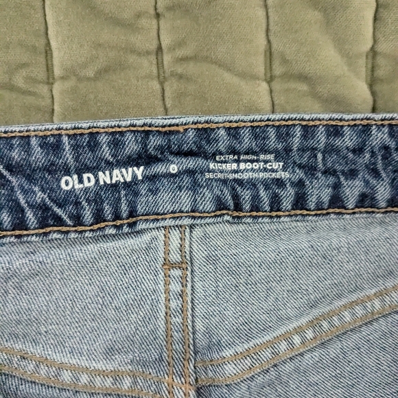 EUC Old Navy Extra High-Waisted Button-Fly Kicker Boot-Cut Jeans - Picture 4 of 6